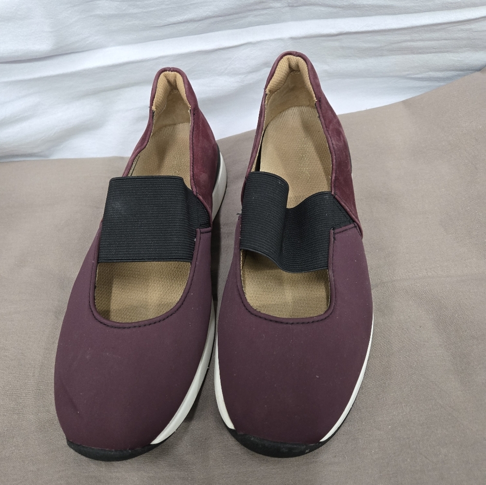 NWOT Vionic Cosmic Cadee Wine Color Mary Jane Size 8 Women’s